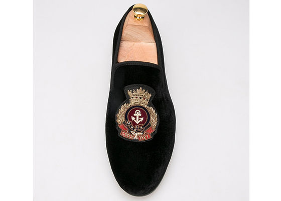 로고 embroidered velvet loafers 왕립 스타일 고급  Velvet slippers for men